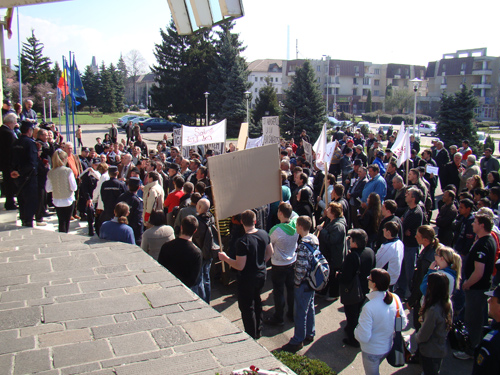 Protest la Prefectura (c) eMM.ro